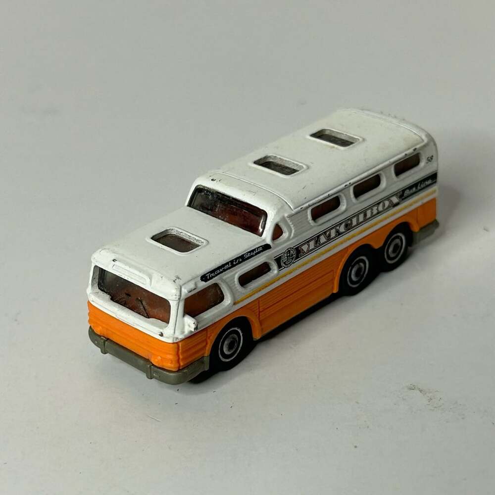 Matchbox GMC Scenic Cruiser Bus Line Diecast Toy Car